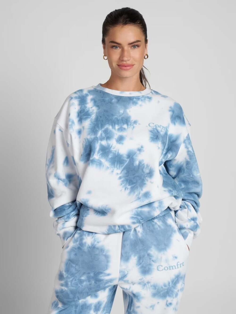 Comfrt Minimalist Crew Tie-Dye Crewneck Sweatshirt Blue White Small
